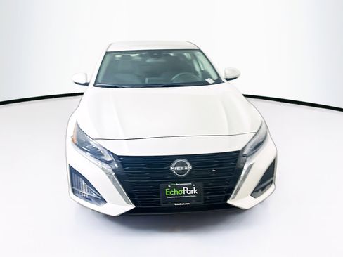 Used 2023 Nissan Altima 2.5 SV image 2