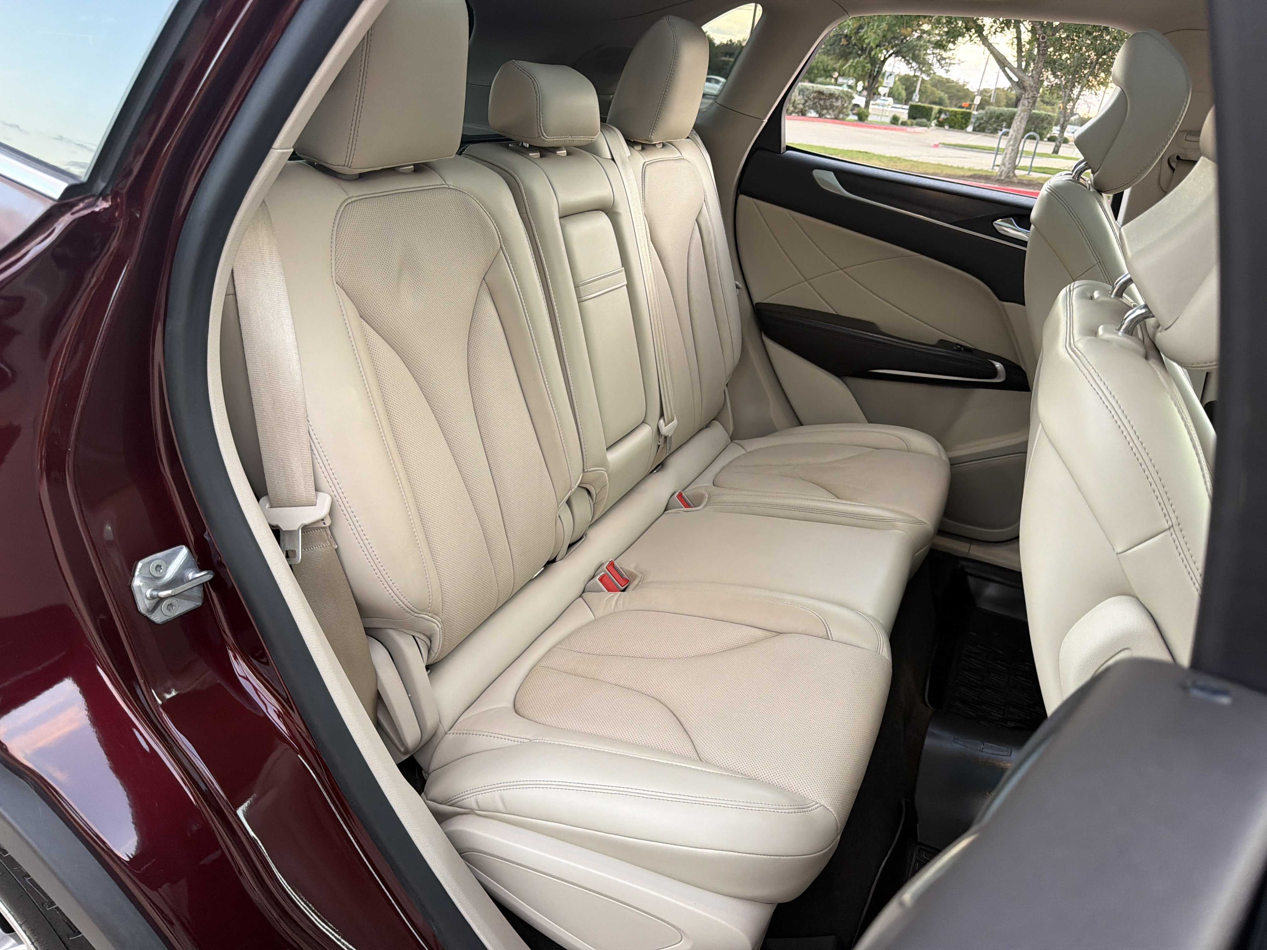 Used 2019 Lincoln MKC Reserve w/ MKC Climate Package FWD image 14