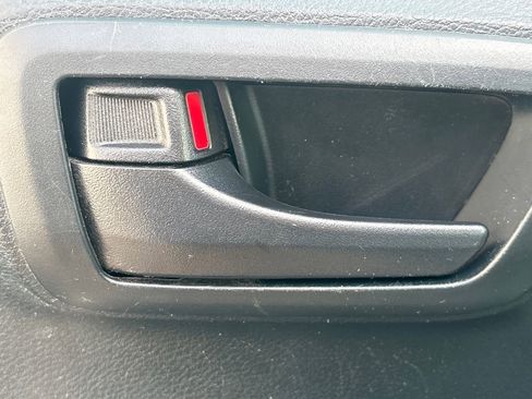 Used 2017 Toyota Tacoma SR5 image 8