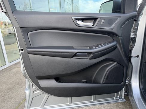 Used 2024 Ford Edge SE image 11