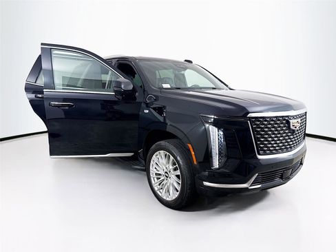 Used 2025 Cadillac Escalade Premium Luxury image 14