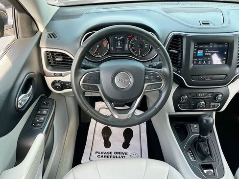 Certified 2020 Jeep Cherokee Latitude Plus w/ Comfort/Convenience Group image 20