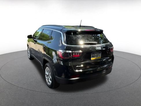 Used 2025 Jeep Compass Latitude AWD/4WD image 9