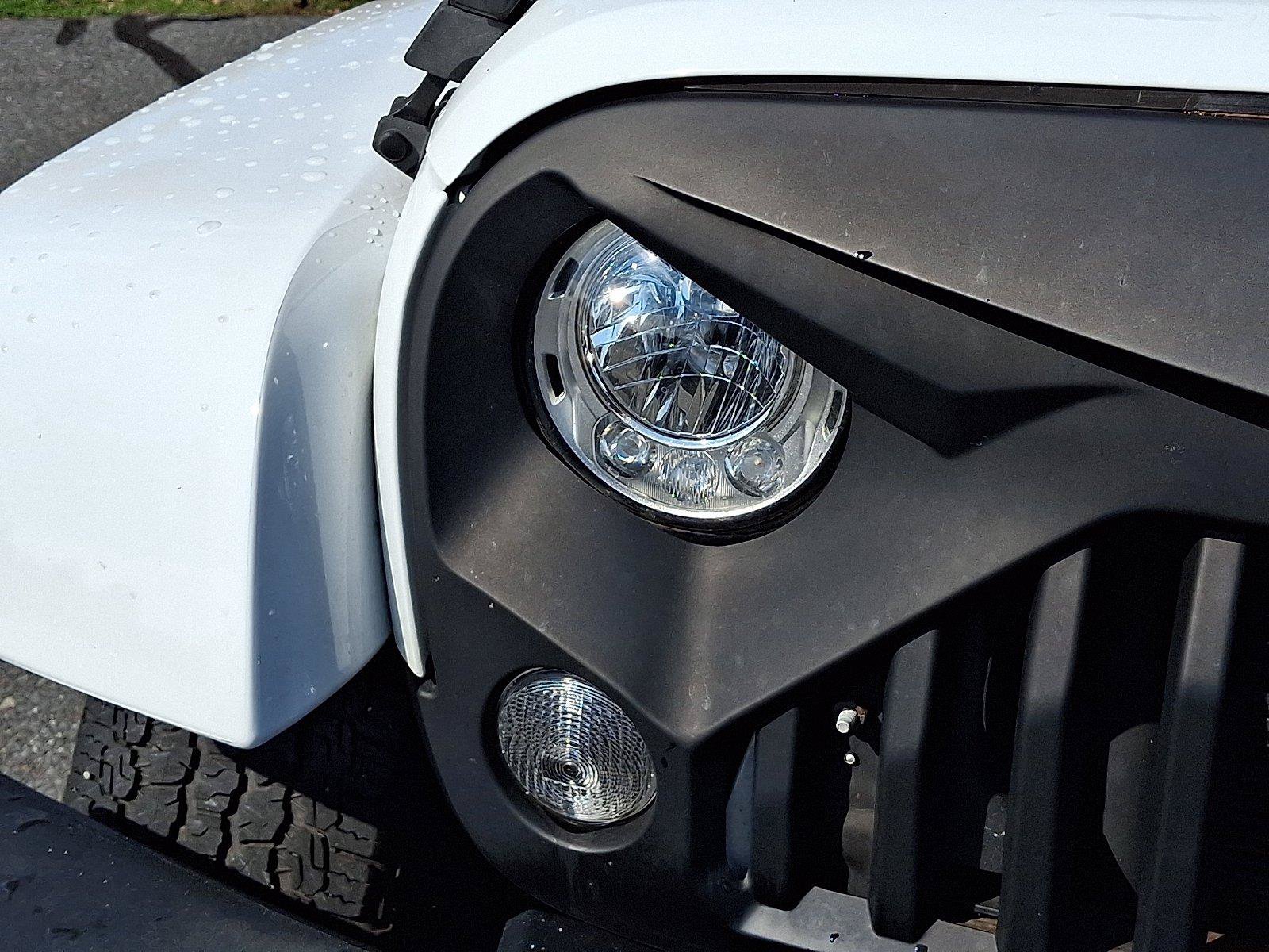 Used 2017 Jeep Wrangler Unlimited Sahara AWD/4WD image 9