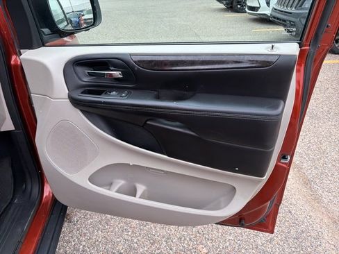 Used 2012 Dodge Grand Caravan SE image 31