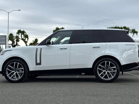 New 2026 Land Rover Range Rover SE AWD/4WD image 2