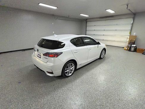 Used 2017 Lexus CT 200h FWD image 3