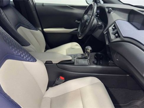 Used 2022 Lexus UX 200 w/ Premium Package image 14