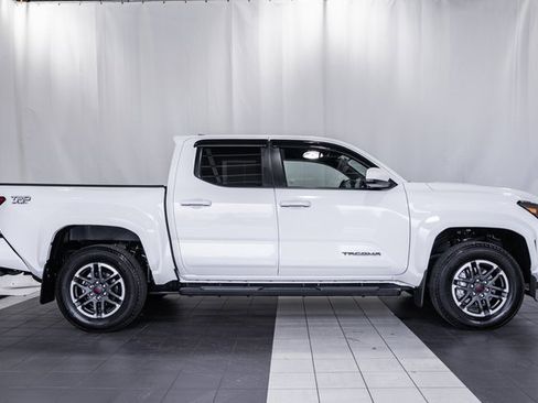 Used 2024 Toyota Tacoma TRD Sport image 3