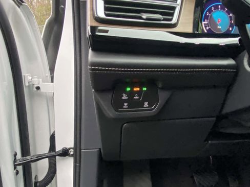 Certified 2024 Volkswagen Atlas SE AWD/4WD image 11