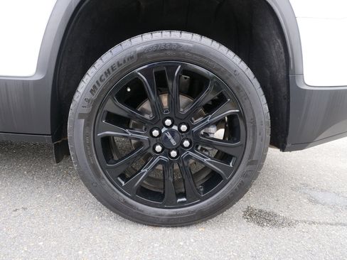 Used 2023 GMC Acadia SLT w/ Elevation Edition image 12