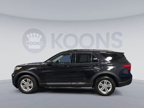 Used 2024 Ford Explorer XLT AWD/4WD image 2