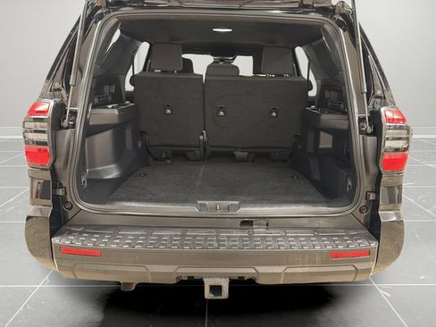 Used 2025 Toyota 4Runner SR5 AWD/4WD image 17