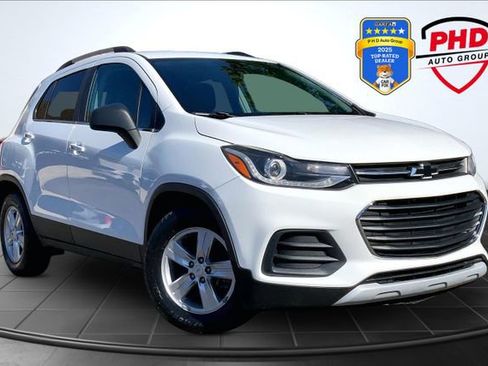 Used 2020 Chevrolet Trax LT w/ LT Convenience Package FWD image 1