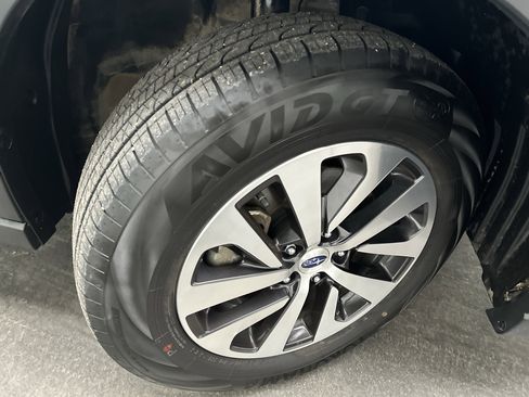 Used 2025 Subaru Outback Premium w/ Popular Package #1A image 10