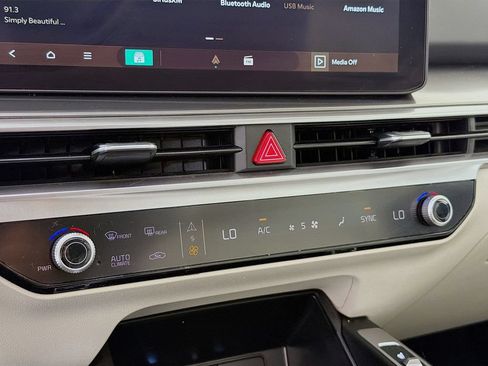 Used 2025 Kia Sorento S w/ Panoramic Sunroof Package FWD image 19