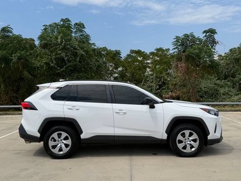 Used 2021 Toyota RAV4 LE FWD image 7