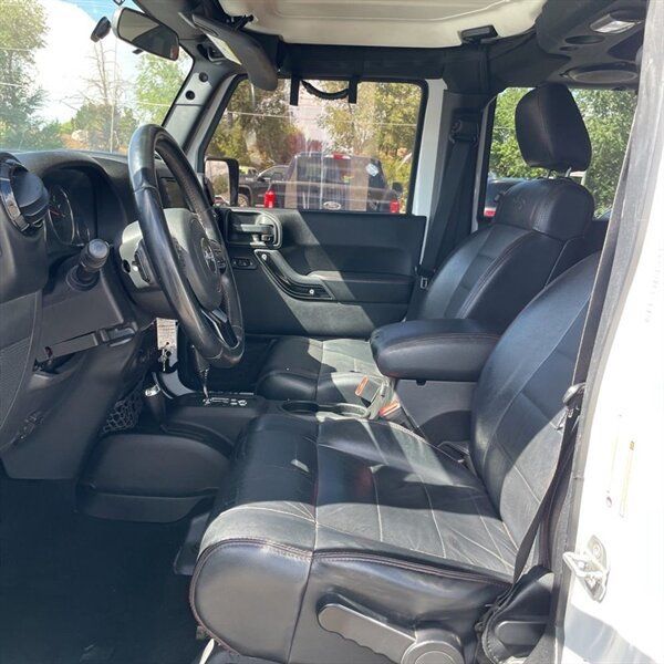 Used 2012 Jeep Wrangler Unlimited Sahara AWD/4WD image 11