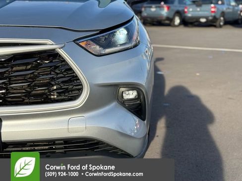 Used 2021 Toyota Highlander XLE image 8