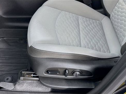 Used 2020 Chevrolet Equinox LS w/ LS Convenience Package image 24