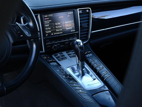 Used 2016 Porsche Panamera S image 22