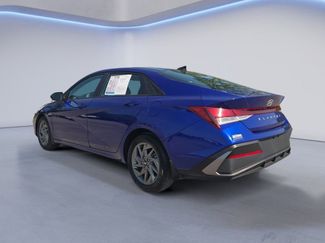 Used 2024 Hyundai Elantra SEL FWD video 3