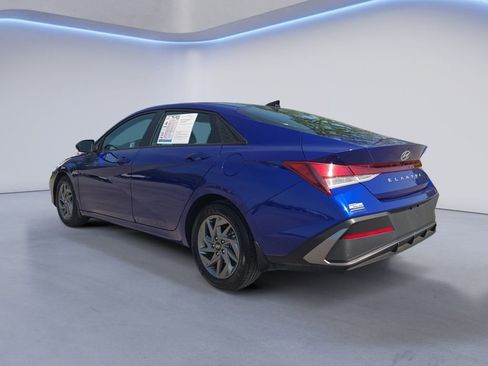 Used 2024 Hyundai Elantra SEL FWD image 3