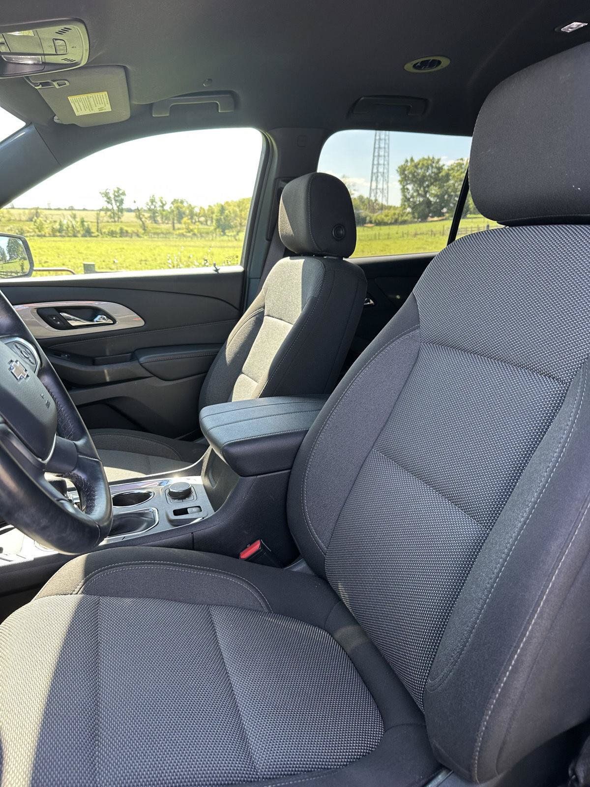 Used 2023 Chevrolet Traverse LT FWD image 41