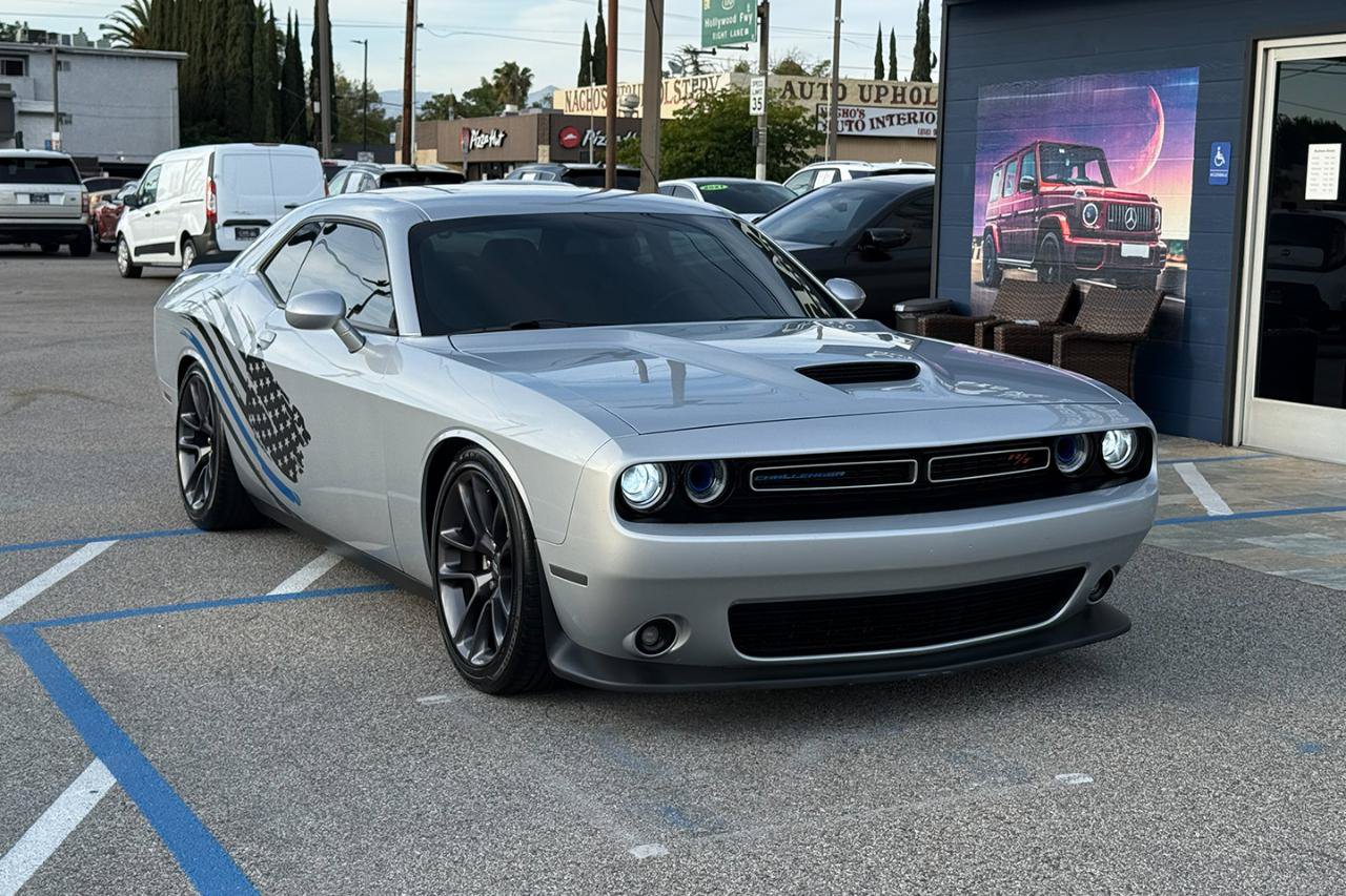 Used 2022 Dodge Challenger R/T RWD image 4