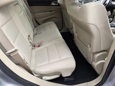 Used 2019 Jeep Grand Cherokee Laredo image 14