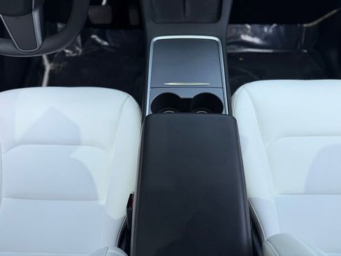 Used 2021 Tesla Model Y Long Range image 47