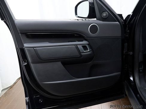 Used 2020 Land Rover Discovery SE AWD/4WD image 25