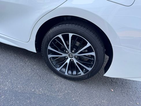Used 2020 Toyota Camry SE FWD image 25