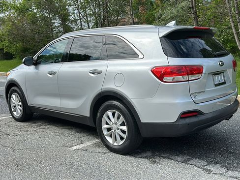 Used 2017 Kia Sorento AWD w/ LX Convenience Package image 7