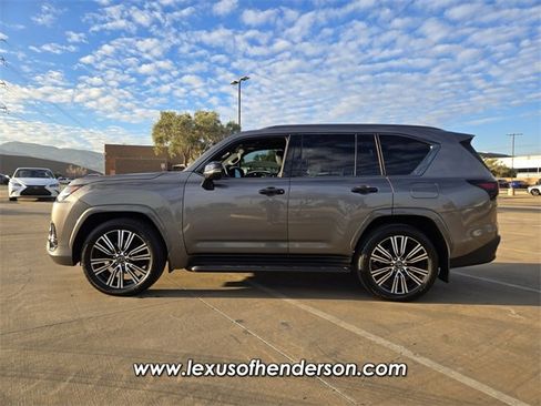 Used 2024 Lexus LX 600 4WD w/ Luxury Package image 3