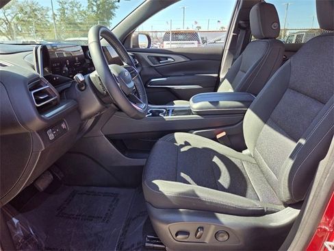 Used 2024 Chevrolet Traverse LT image 15