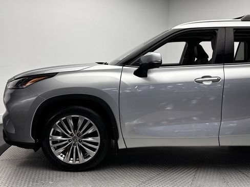 Used 2023 Toyota Highlander Platinum AWD/4WD image 5