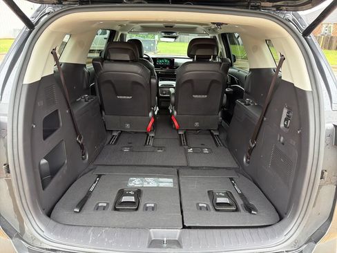 Used 2025 Kia Carnival SX Prestige FWD image 30