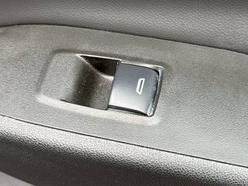 Used 2024 Chevrolet Equinox LT AWD/4WD image 22