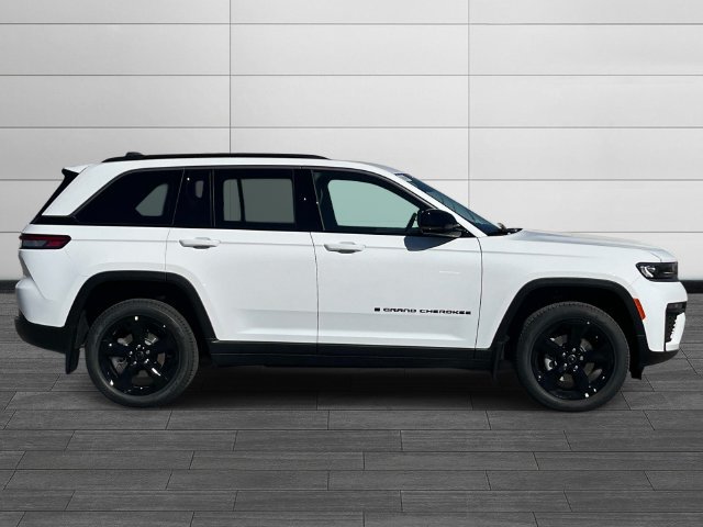 New 2027 Jeep Grand Cherokee Limited AWD/4WD image 3