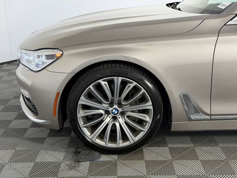 Used 2018 BMW 750i image 11