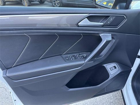 Certified 2022 Volkswagen Tiguan SE R-Line image 12