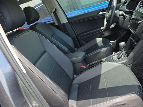 Used 2021 Volkswagen Tiguan SEL FWD image 9