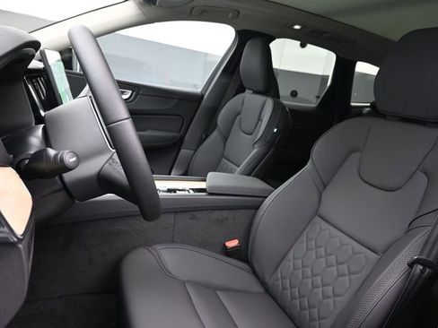 New 2026 Volvo XC60 B5 Core w/ Climate Package image 9