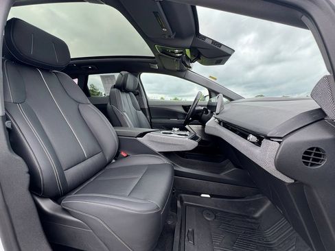 Certified 2025 Cadillac Optiq Luxury 2 w/ LPO, Floor Liner Package AWD/4WD image 32