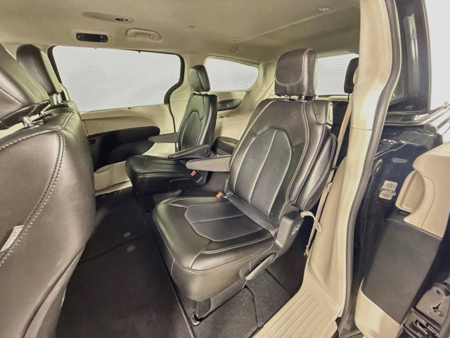 Used 2024 Chrysler Pacifica Touring-L FWD image 24