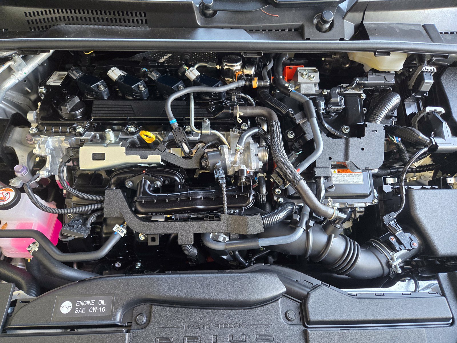 Certified 2025 Toyota Prius LE FWD image 23