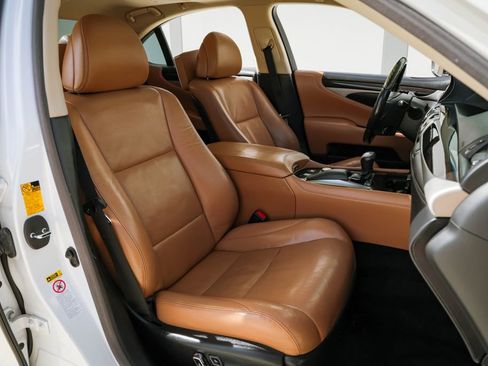 Used 2013 Lexus LS 460 w/ Comfort Pkg image 25