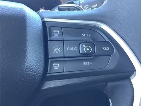 Certified 2023 Jeep Grand Cherokee Laredo w/ Luxury Tech Group I image 25