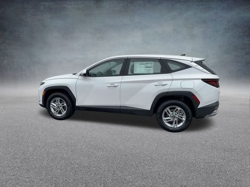 Used 2025 Hyundai Tucson SE image 14